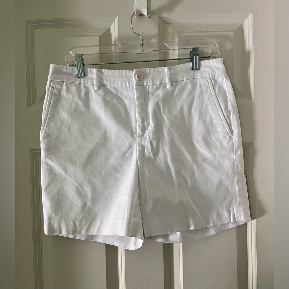 Women’s Ralph Lauren White Flat Front Classic Chino Shorts, size 6